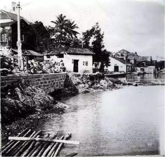 摄于1964年，长堤路当时是旧海关一带河沟污水十分混乱